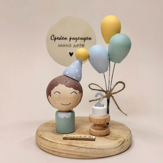 Дрвена подлога со фигура за роденден